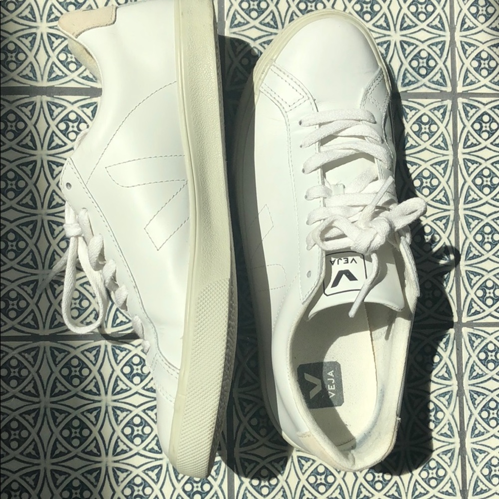 Veja Esplar Low Leather in Extra White